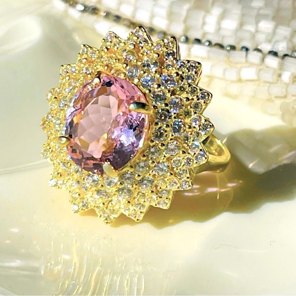 ♥️ High-quality Simulated Pink Quartz Cluster Ring Surrounded by Cubic Zirconia.